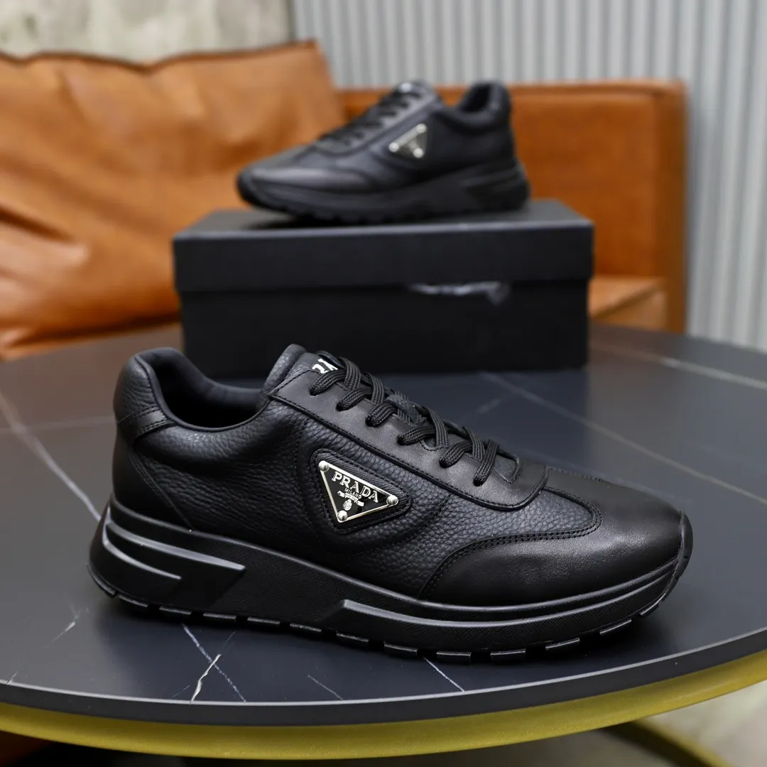 Factory price: 720💰Top original order Brand: PRADA (Prada) Standard code: Men's size 38/44 (45 can be customized) Grade: Same as the official website Material: Original cowhide leather lining Original combination two-color wear-resistant soft outsole Style category: Leisure and sports version Young fashion European and American trend British style Color: Actual picture color